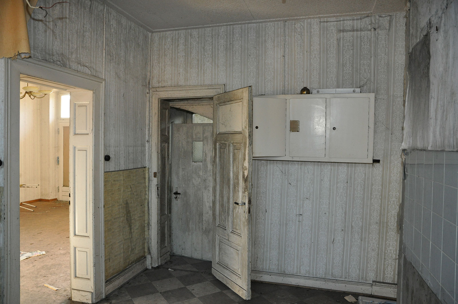 Praxis Baustelle vor der Renovierung Rundgang23